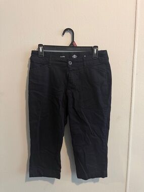 St. John's Bay Black Capri Pants
